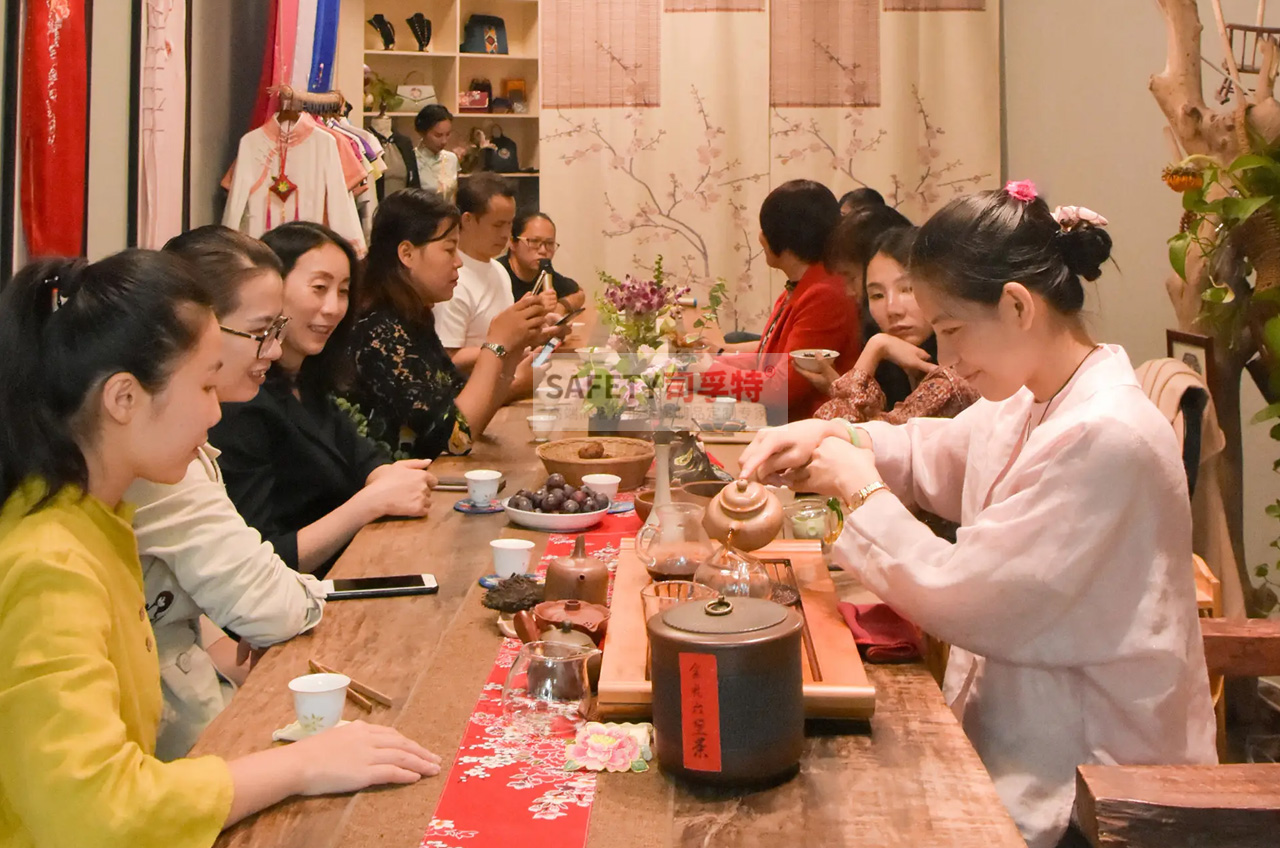 “圍爐煮茶”為什么火？年輕人追捧是有原因的-司孚特圍爐茶桌(圖1)