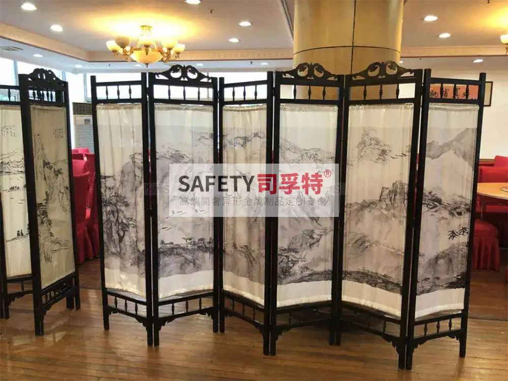 金屬屏風(fēng)有哪些種類？什么材質(zhì)的金屬屏風(fēng)好？[司孚特金屬屏風(fēng)](圖1)