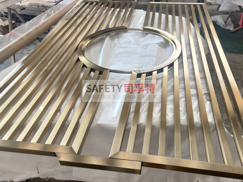 金屬屏風(fēng)（不銹鋼屏風(fēng)、鋁雕屏風(fēng)）安裝過程和步驟講解(圖4)